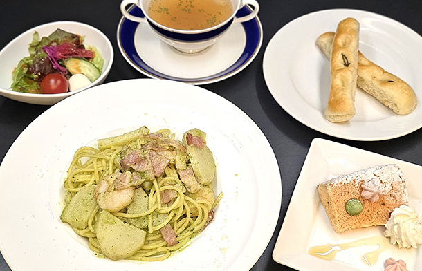 小海老とジャガイモのバジルクリームパスタ