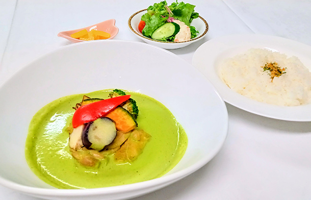 チキンと秋野菜のタイ風グリーンカレー
												